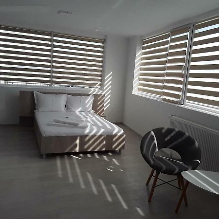 Camere De Inchiriat Central La Calciu Mahmudia Exterior foto