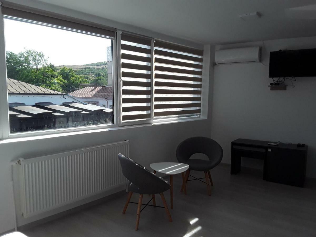 Camere De Inchiriat Central La Calciu Mahmudia Exterior foto